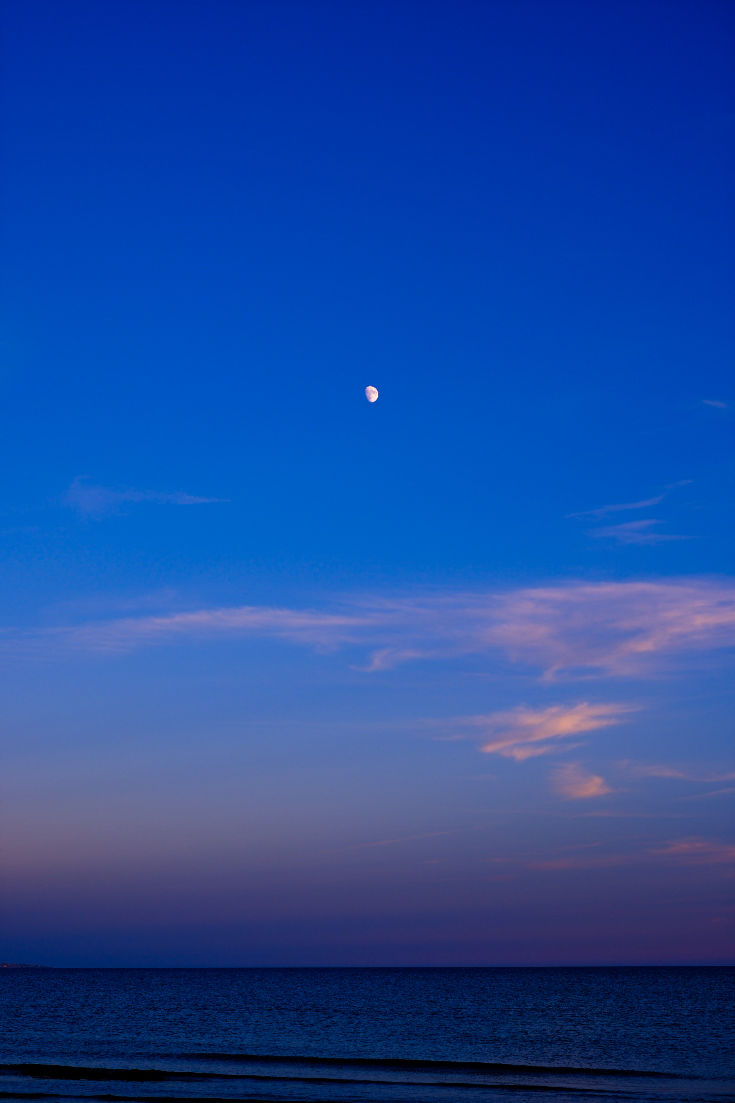 ever-changing 🌔☁️🌊