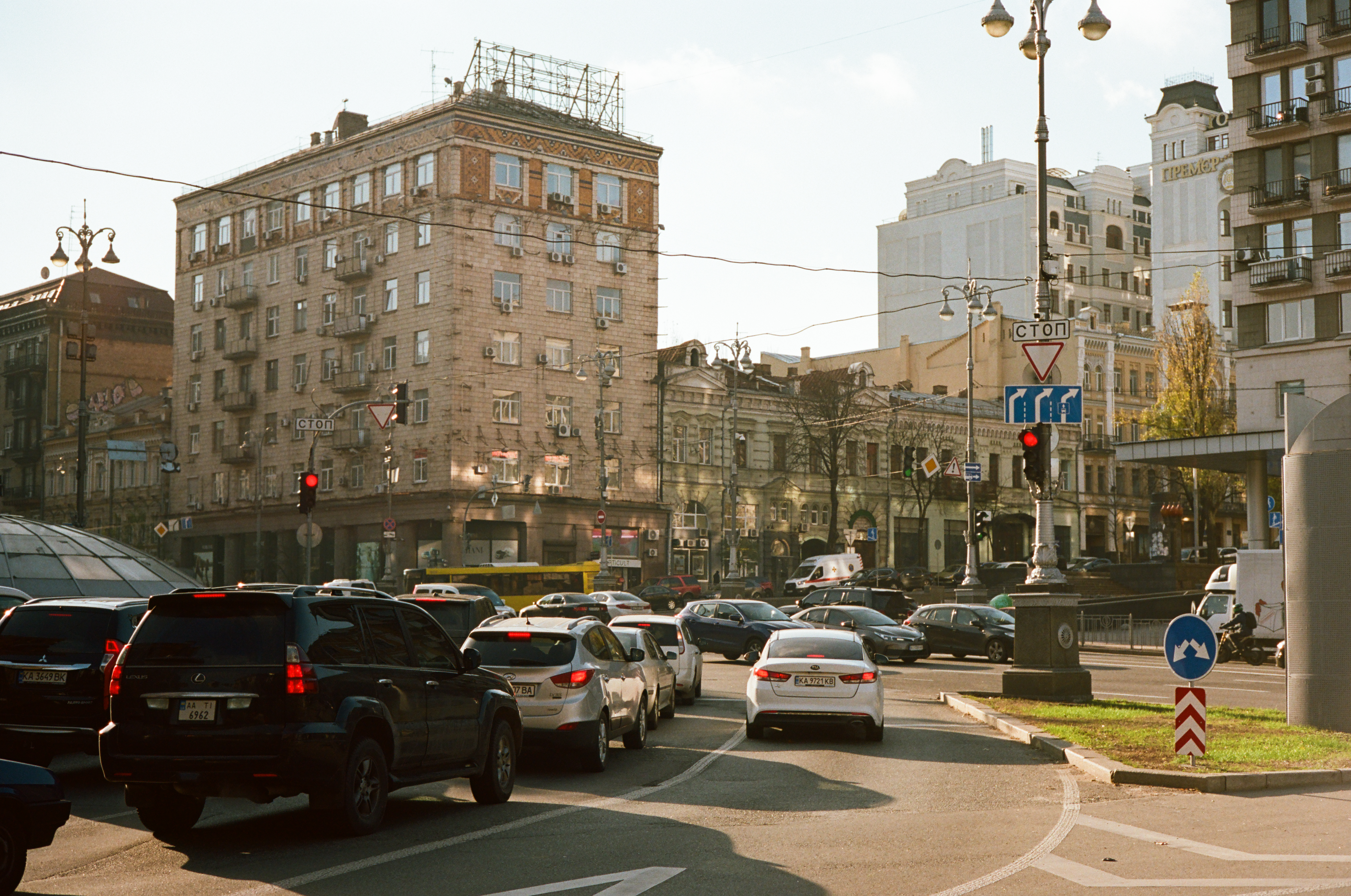Kyiv 2023 🇺🇦 Bessarabska str.