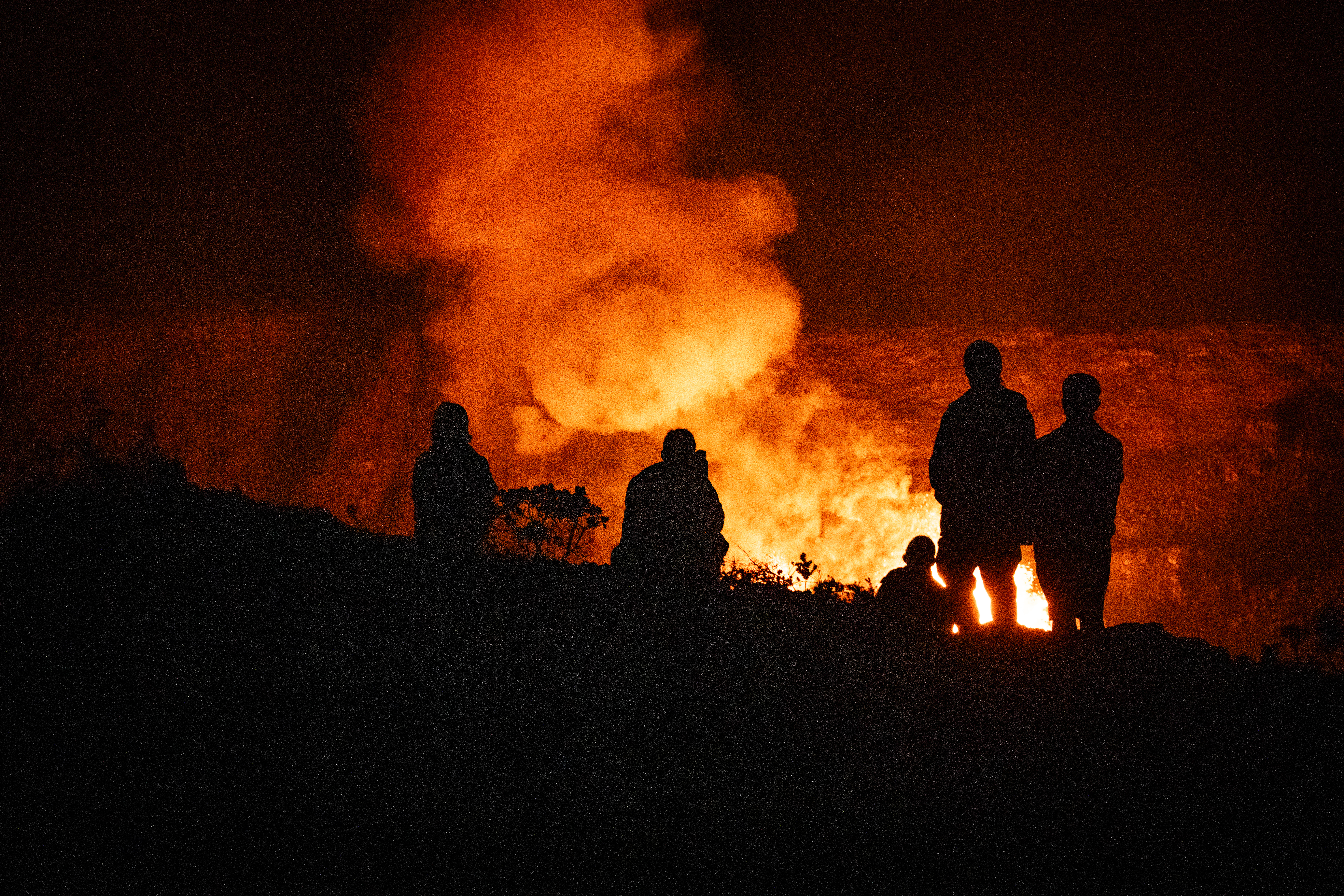 come gather round the fire