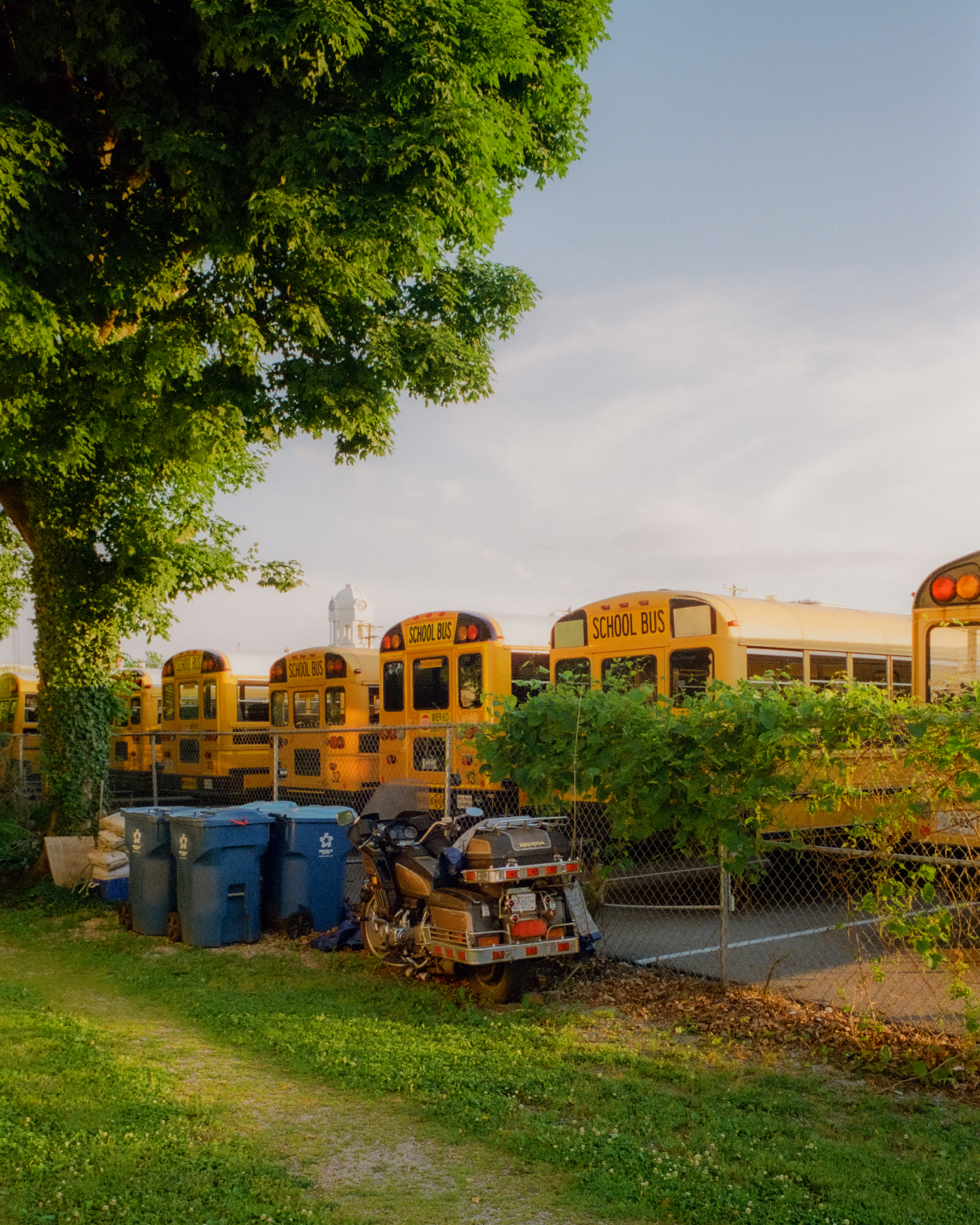 Behind the Buses #9/10