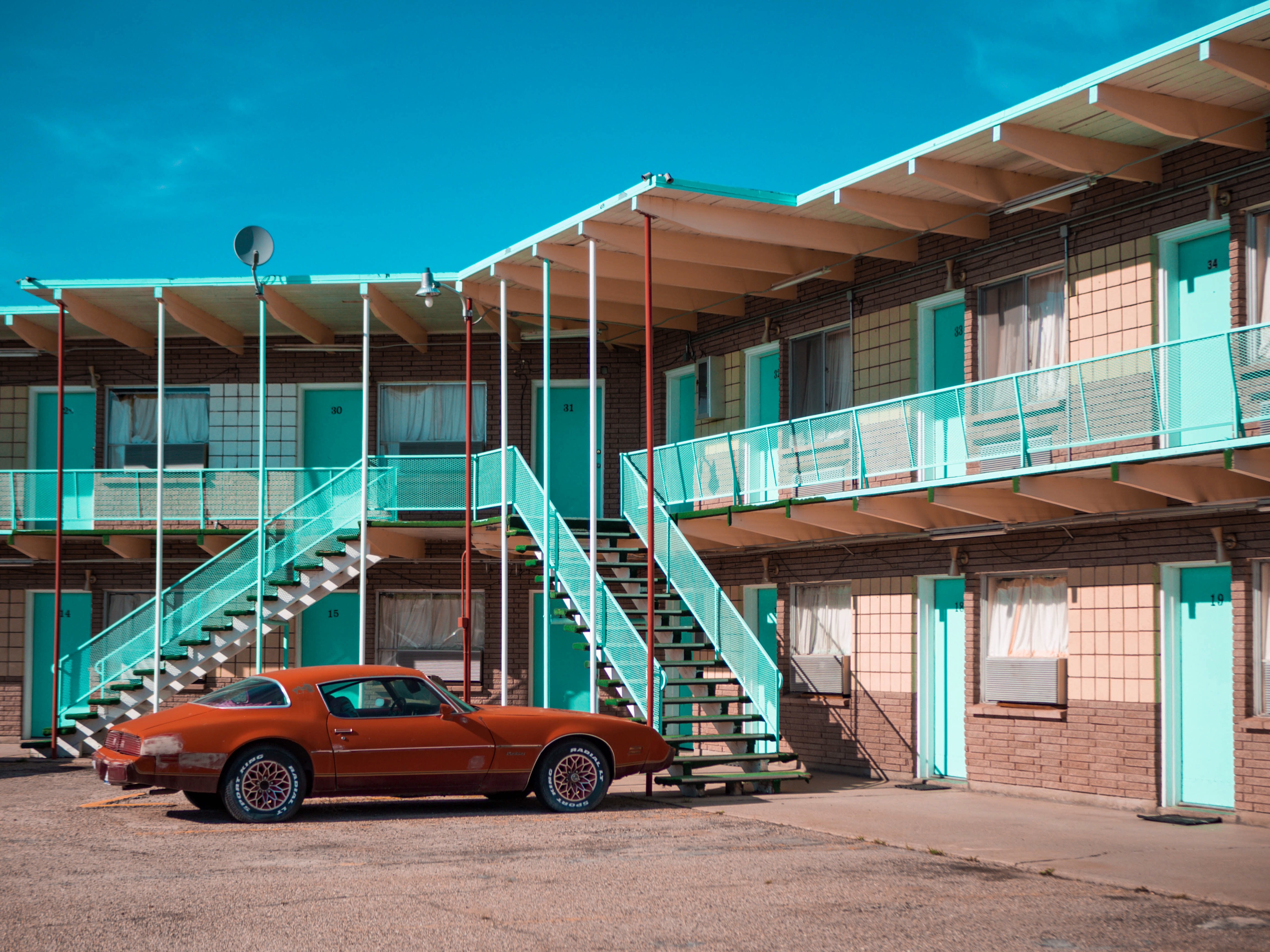 The Thunderbird Motel (2017)