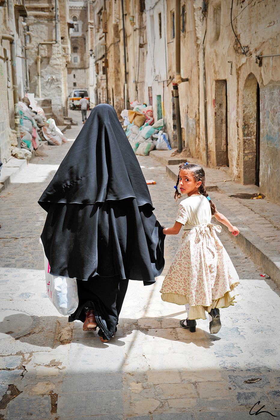 Mother and Daughter walking in Sanaa, Yemen 2008  from the Global Chi Collection