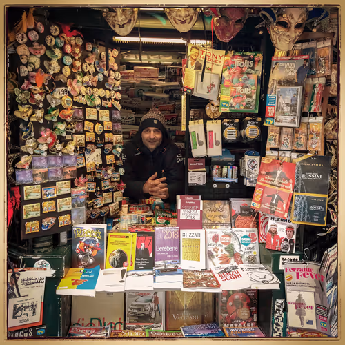 Newsstand 085