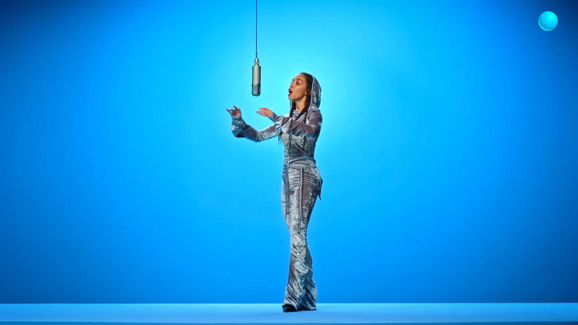 CAPTURE THE MOMENT 1895