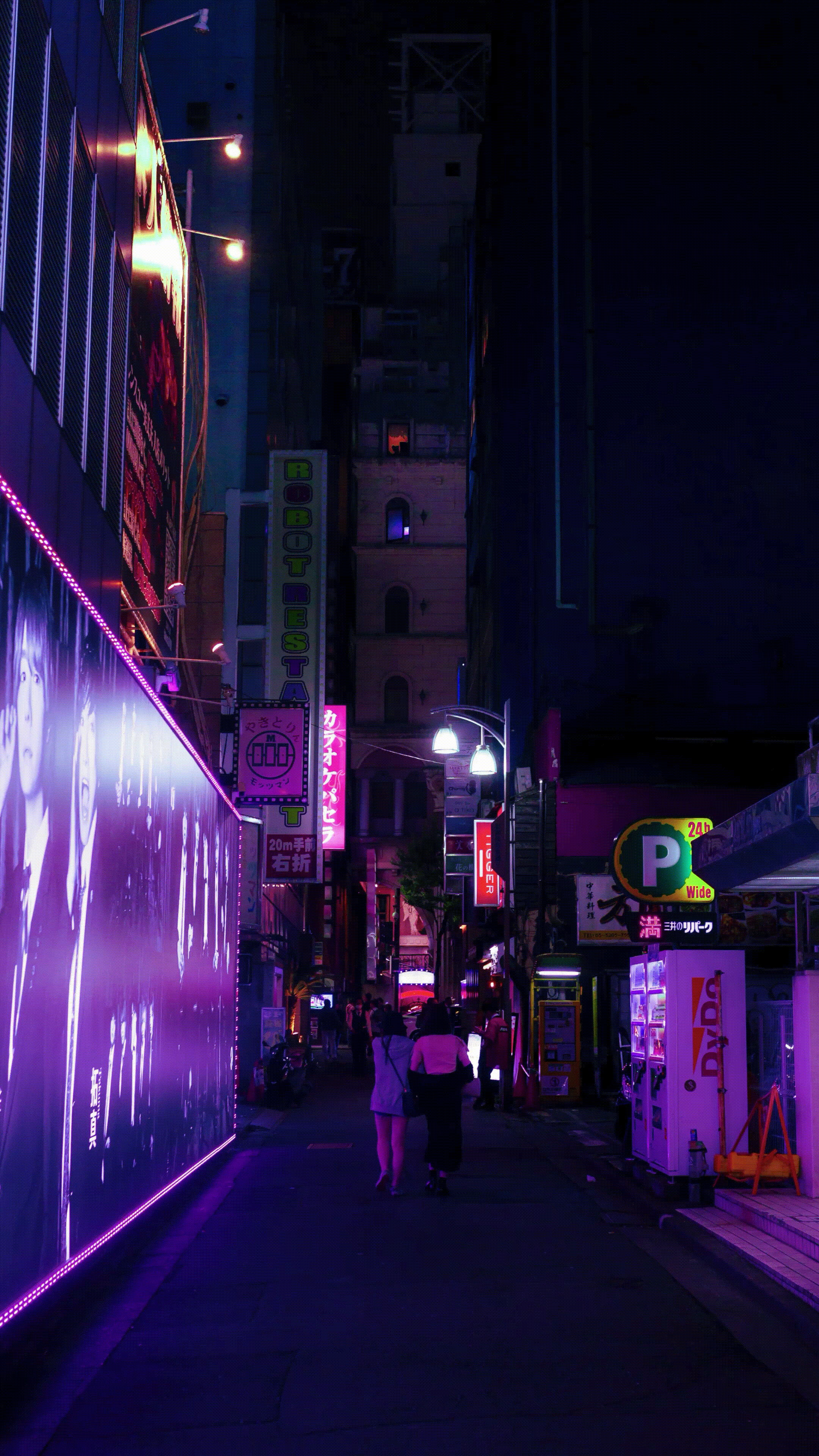Moonrise in Kabukichō