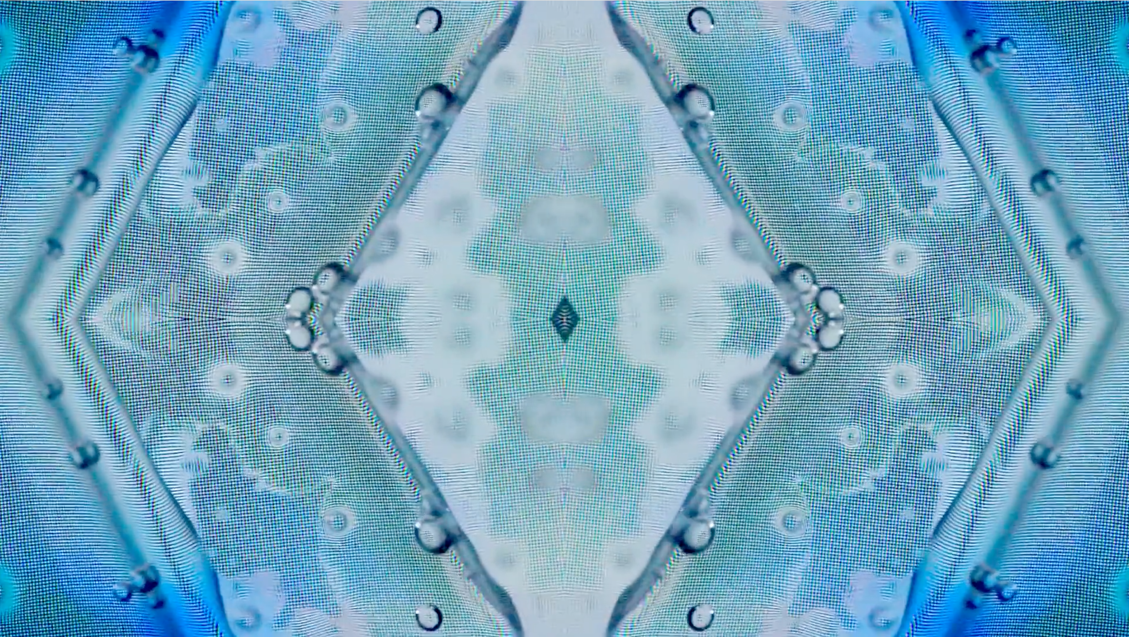 Soluble Diamond Waves