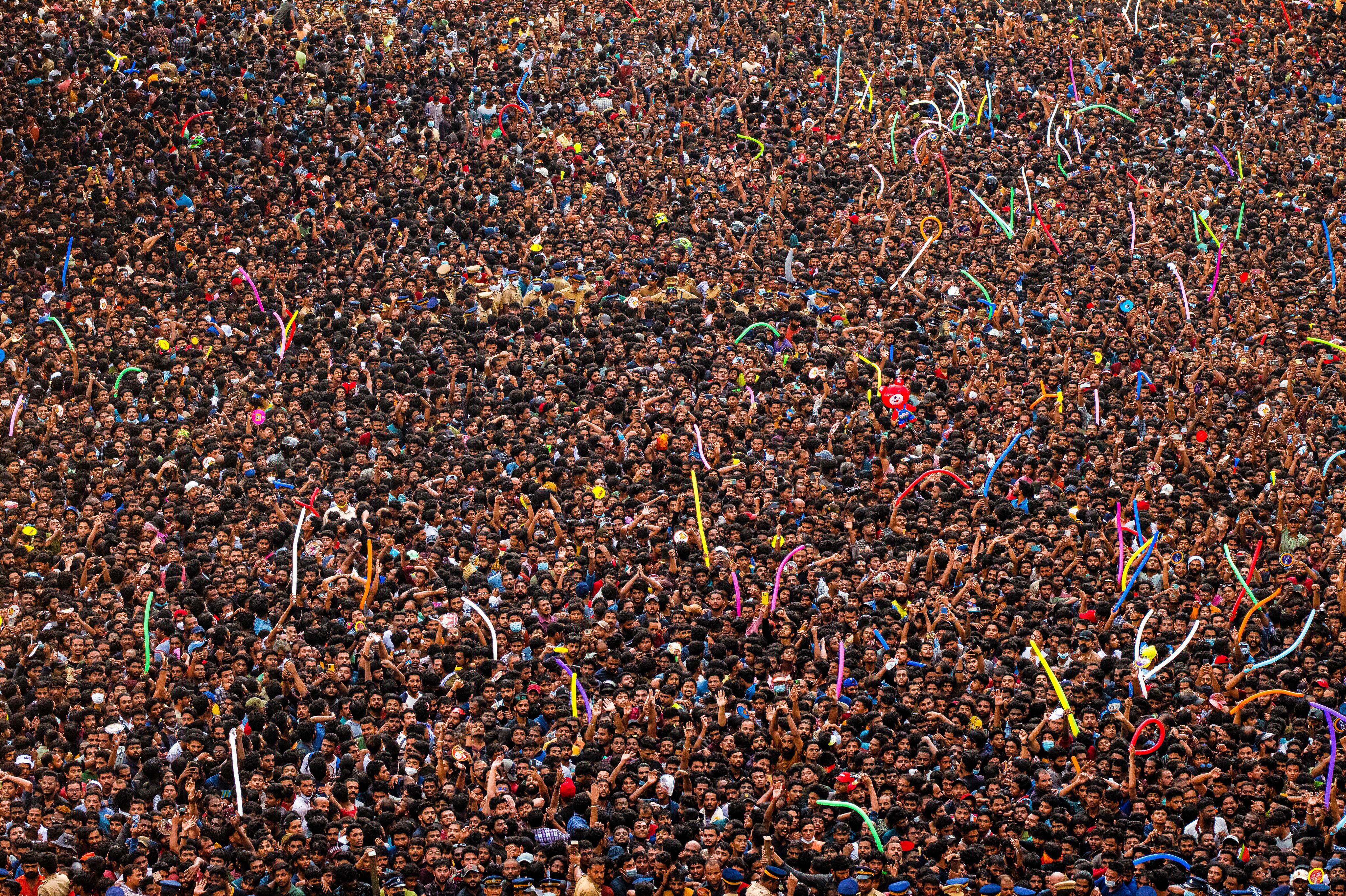 MULTITUDE