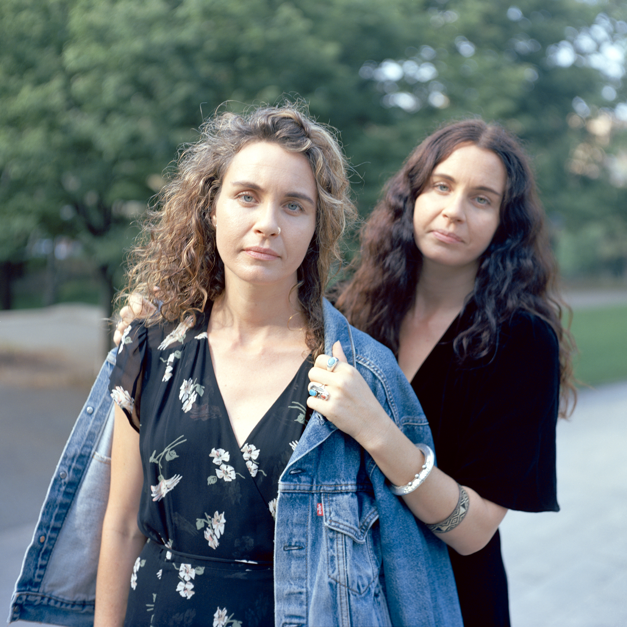 Twin Flames #24. Sara & Annie Hylton