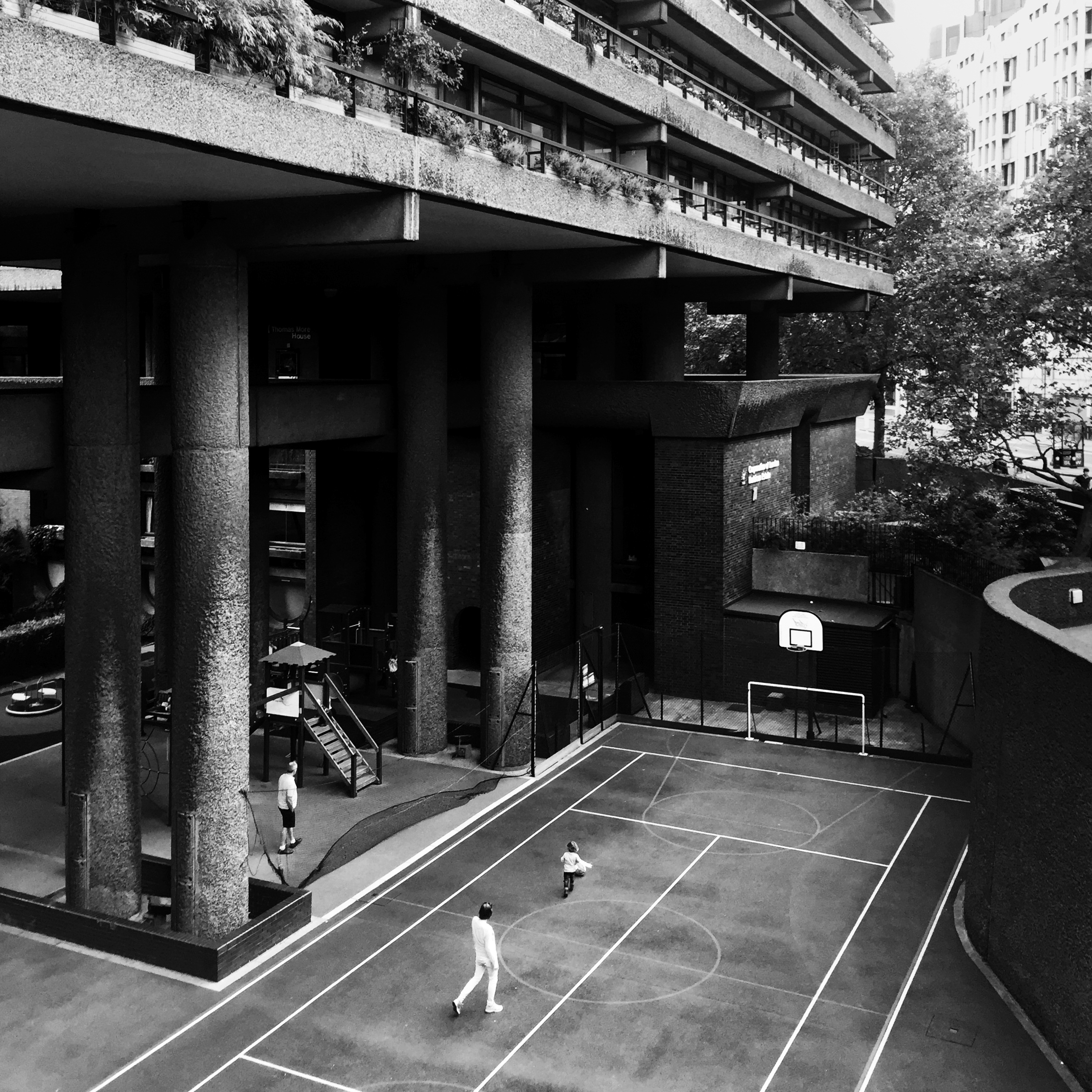 Black and white cities // London