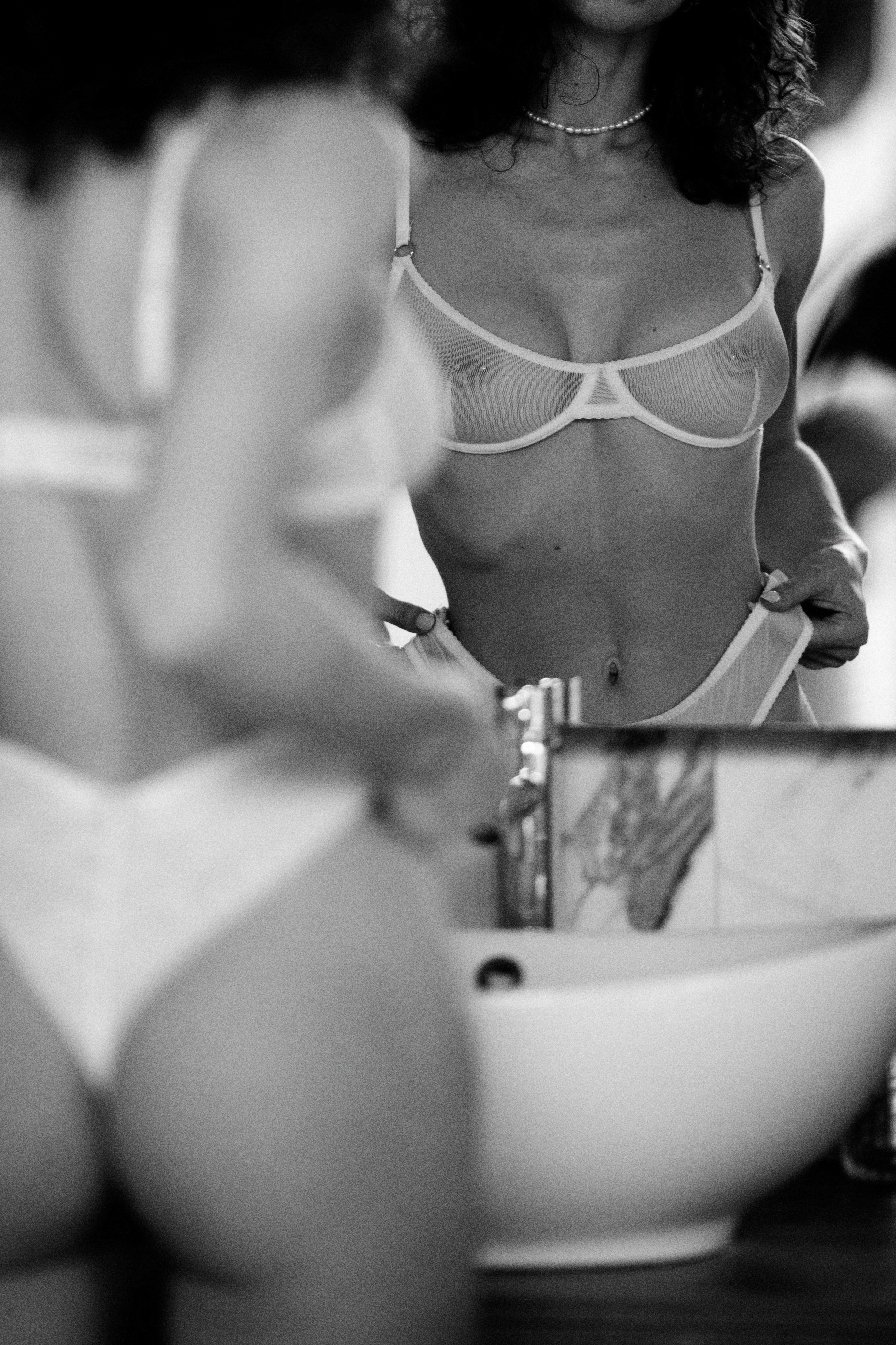 Look at me from all sides 