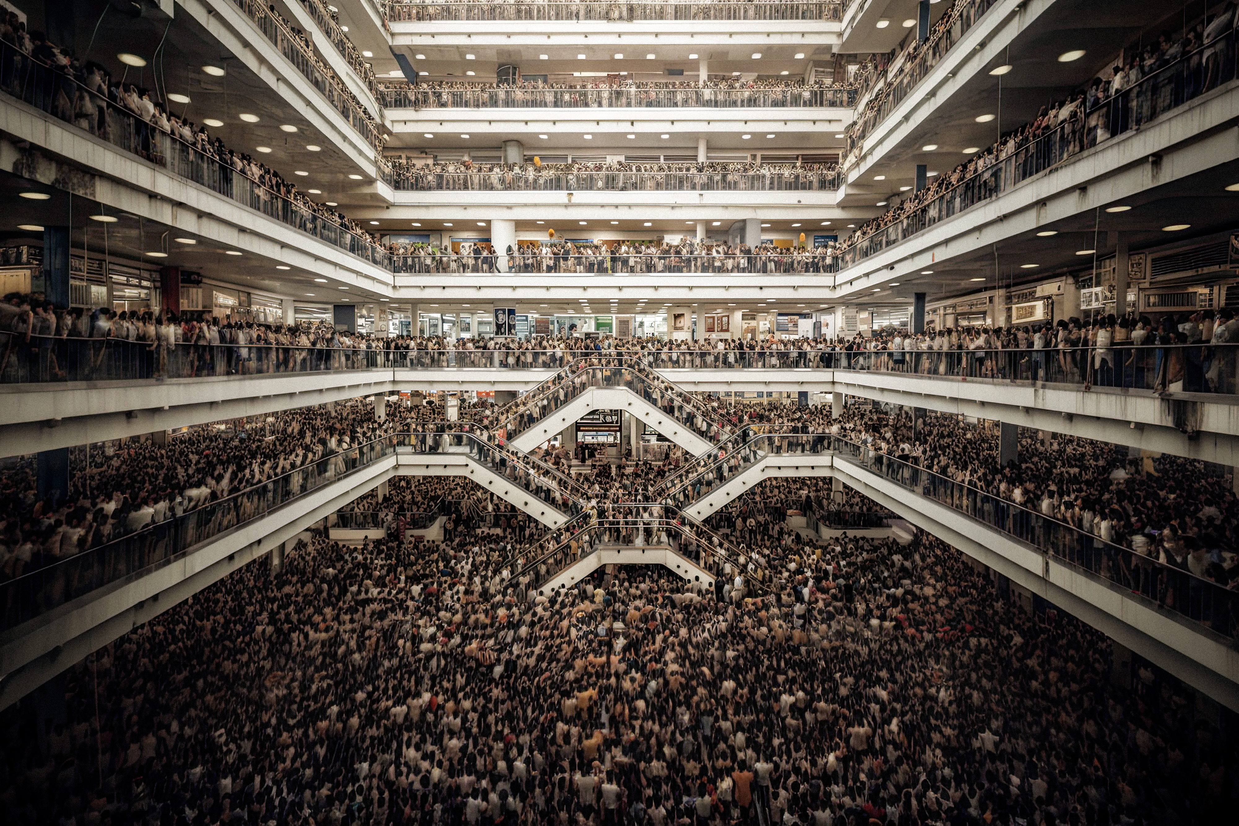 Symphony No. 7 in E Minor, Op. 140, Vivace, Precipitando: "The Mall"