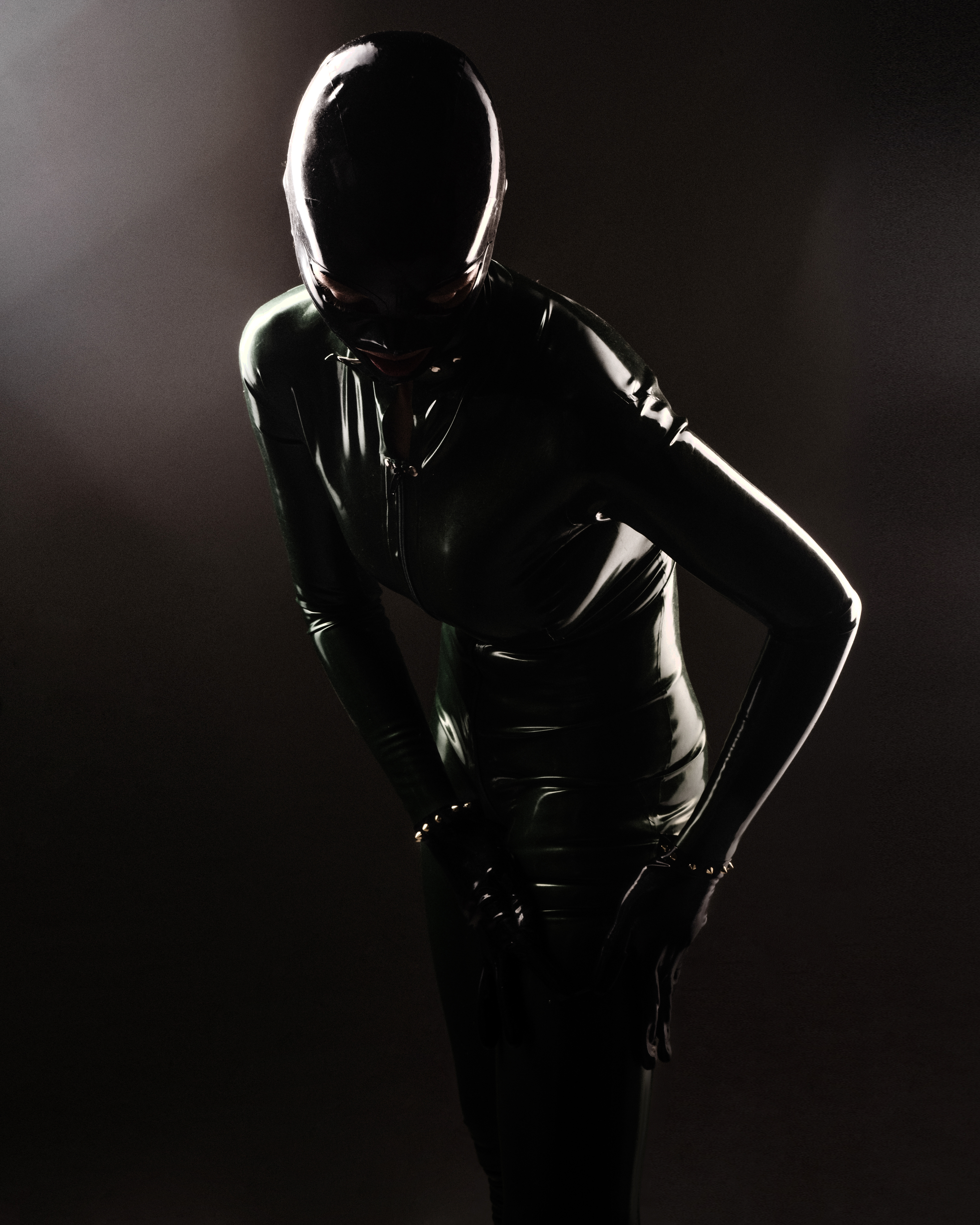 DARK SILHOUETTE: DENIS CHEPA