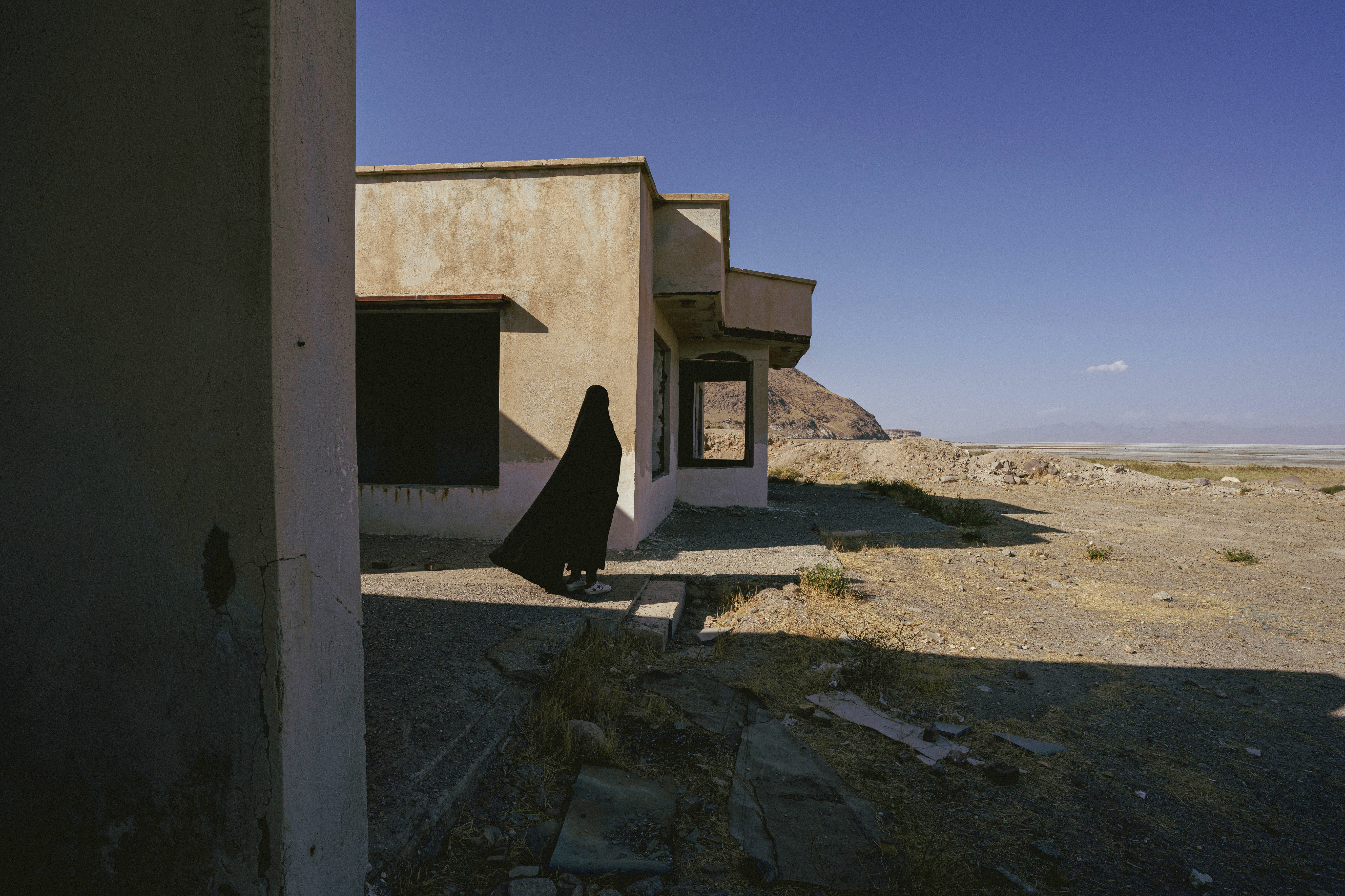 Lost Paradise #32 (Watching Past)