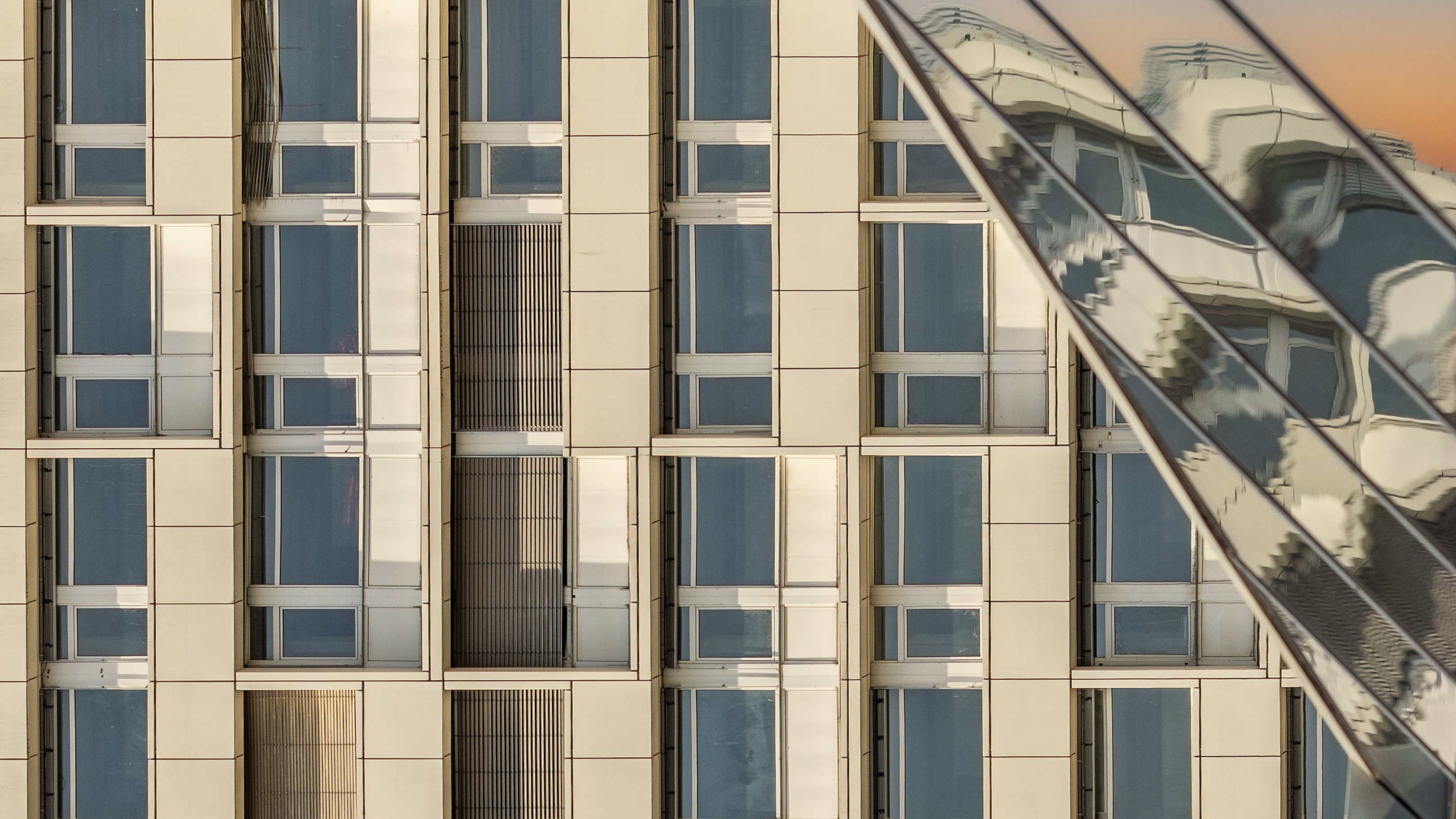 In Between Spaces #6/42