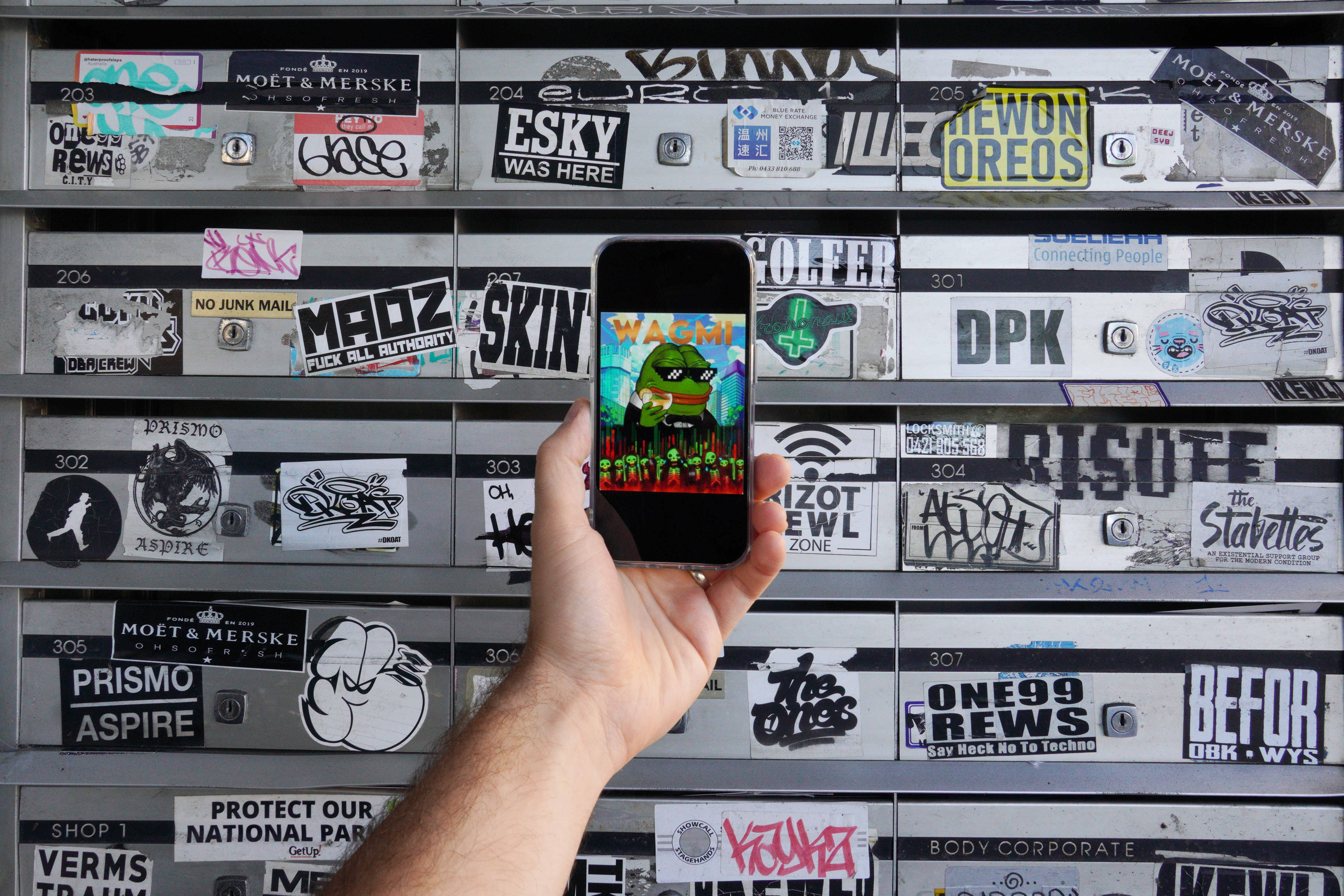 Memes Outside #16: MADZ SKIN ESKY WAGMI